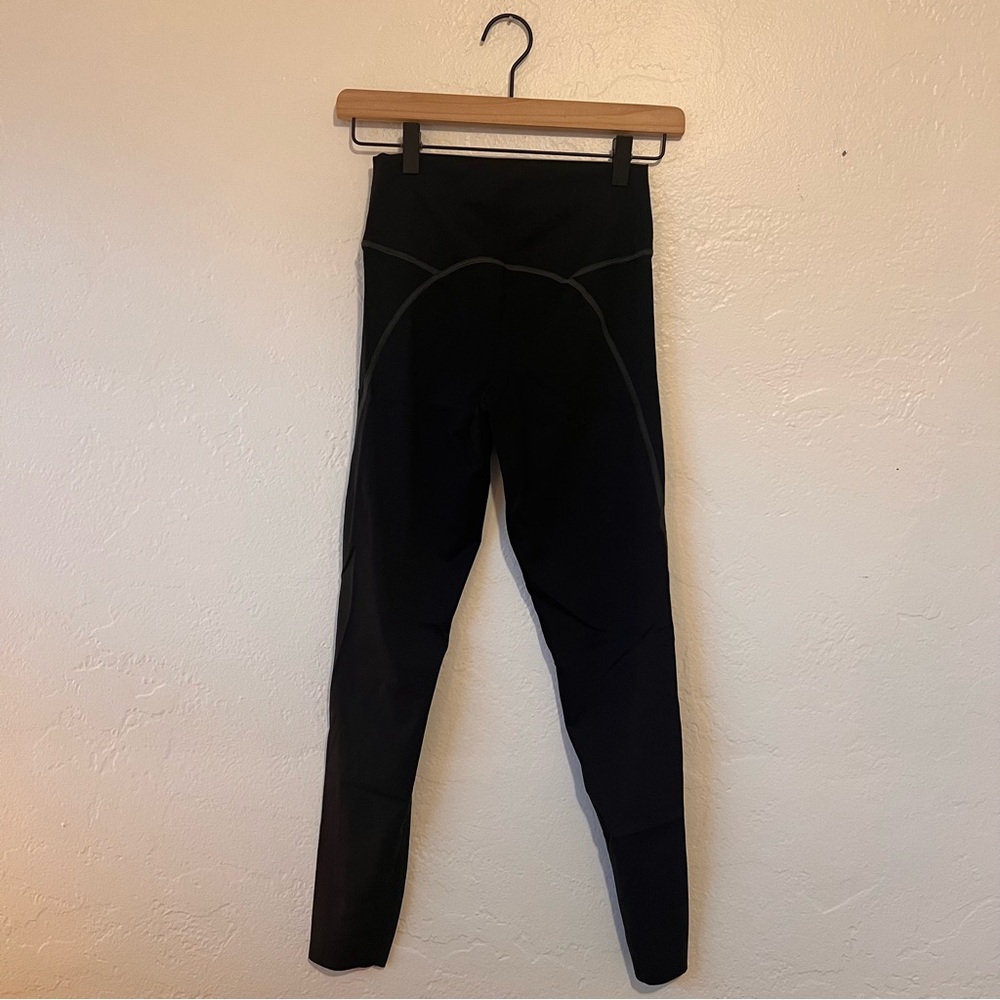 offline by aerie black leggings !!